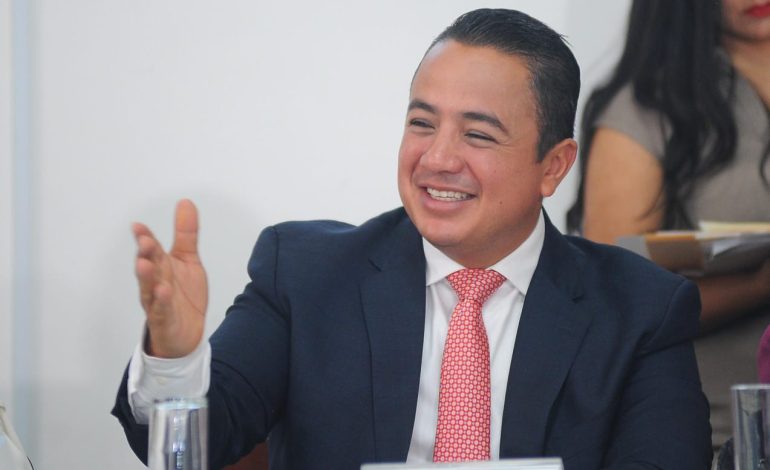 El alcalde de GAM llegó al Congreso con su ‘guaruriza’