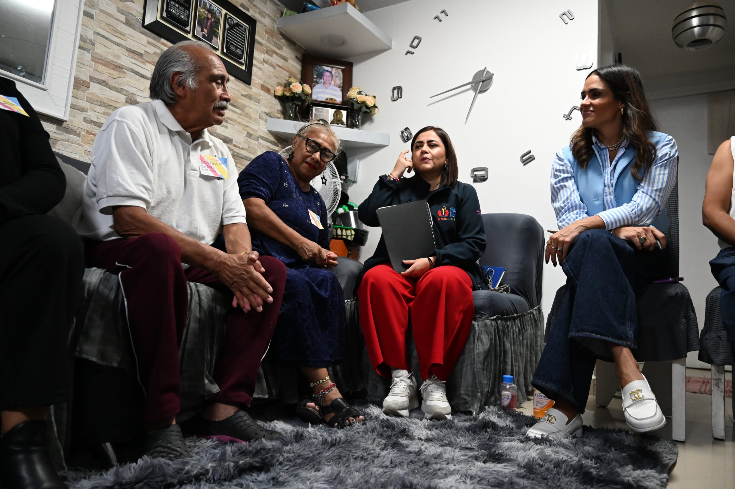 Con ‘Alcaldesa en tu casa’, Ale Rojo visita a vecinos de colonia Paulina Navarro