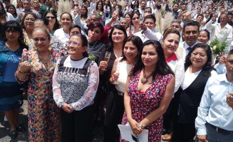 Celebran boda comunitaria de 300 personas en Iztapalapa