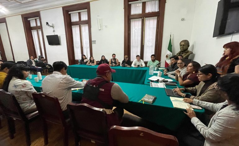 Diputados de Morena dialogan con colectivo de bicis y patines eléctricos