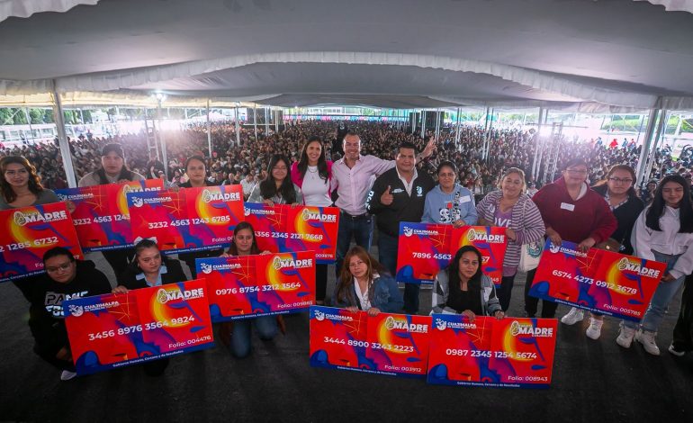 Orvañanos entrega ‘Tarjeta Madre’ a jefas de familia de Cuajimalpa