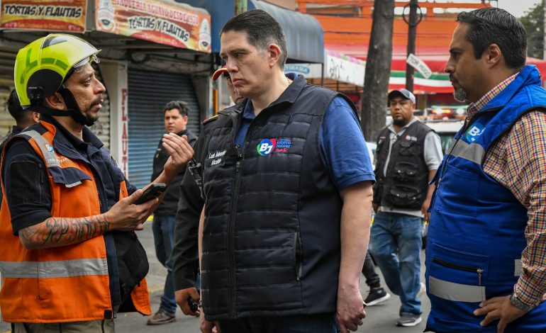 Alcalde Luis Mendoza atiende flamazo por acumulación de gas en colonia Portales