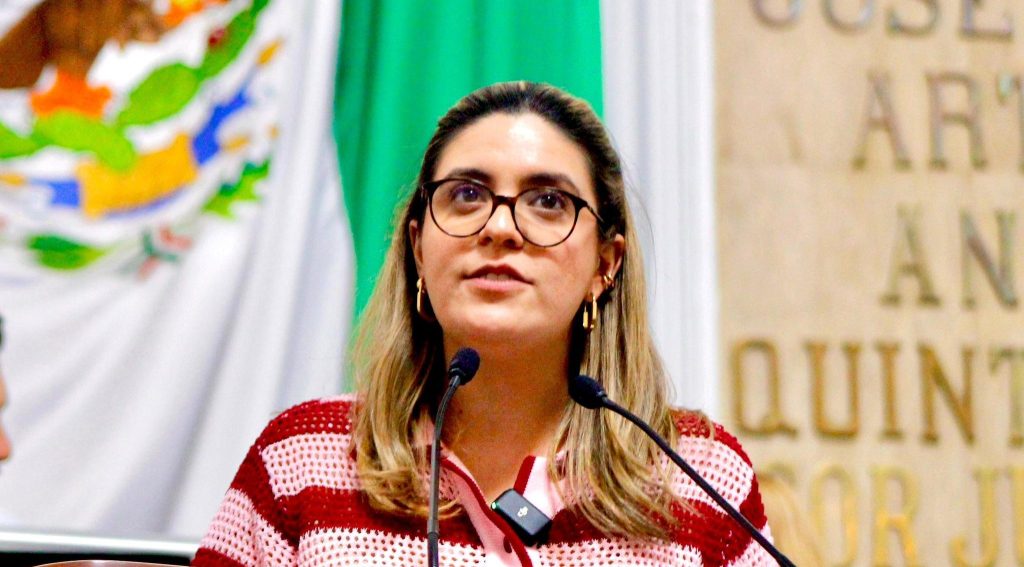 La diputada Cecilia Vadillo, de Morena, o no sabe contar, o ya imitó las malas prácticas políticas de su aliado político, el Diputado 777, Víctor Romo, con quien se sale a patrullar las calles de la Miguel Hidalgo. FOTO: Especial