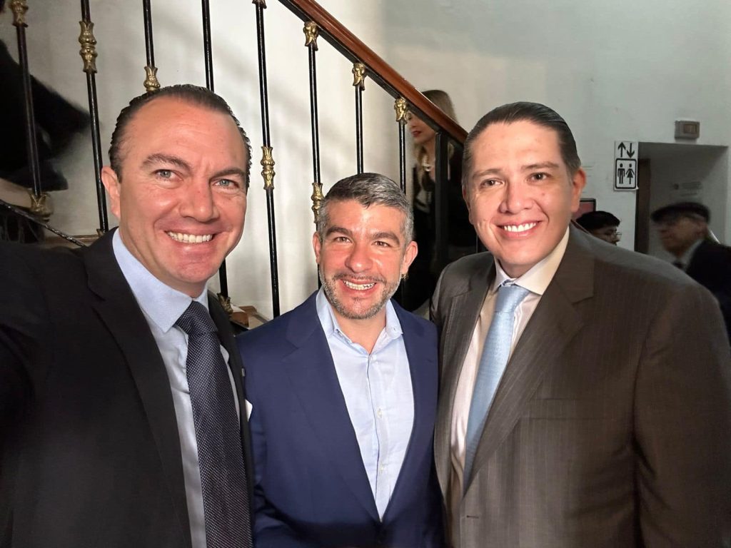 En la ruta hacia 2027, el PAN tiene que valorar muy bien su estrategia y hacer los amarres políticos correspondientes para definir si irá solo o hará alianzas con el PRI o MC, en especial para las Alcaldías. De entrada, hay tres en que el PAN podría ganar sin coalición: Benito Juárez, su histórico bastión. Miguel Hidalgo,