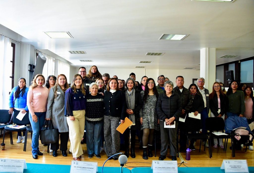 Con el objetivo de fortalecer la atención institucional que se brinda a la ciudadanía capitalina, especialmente a mujeres que enfrentan situaciones de violencia y acuden a los módulos legislativos como primer punto de contacto, la diputada Juana María Juárez López (MORENA) convocó al curso “Derecho de las Mujeres a una Vida Libre de Violencia”, dirigido al personal de estos espacios.