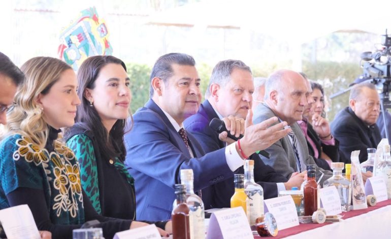 Volaris reconoce potencial turístico de Puebla y abre 12 vuelos a ese destino