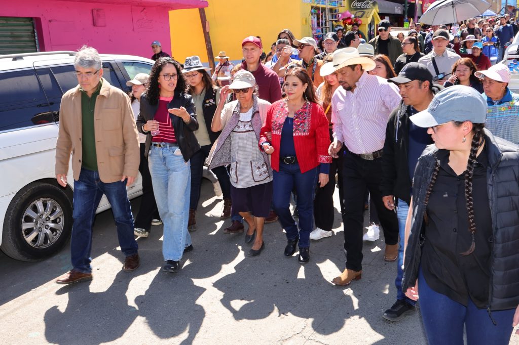 La jefa de Gobierno, Clara Brugada, supervisó hoy las obras de construcción de la Utopía del Maíz, que se edifica en el pueblo de San Miguel Topilejo, en la alcaldía Tlalpan, en un terreno de 44 mil metros cuadrados, y en donde se ubicarán instalaciones y servicio en beneficio de los habitantes de esta comunidad. FOTOS: Especial