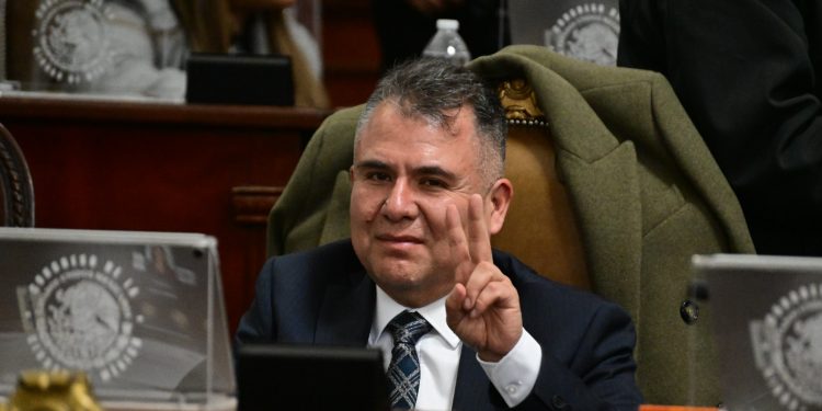 El maestro ‘Juanito’ volvió a pedir licencia