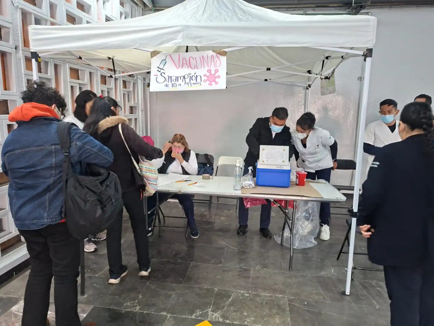 Habilita GCDMX módulos nocturnos de vacuna contra sarampión