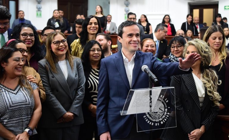 ¡Ya apareció el director del Canal del Congreso!