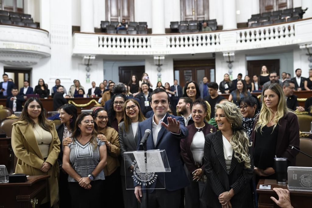 Jorge Armando Rocha demuestra tan poco interés en su responsabilidad como titular de la General del Canal del Congreso, que ni siquiera en días de sesión se aparece por el recinto legislativo, hecho evidente para cualquiera de los 66 diputados que votaron por su nombramiento. FOTO: Especial