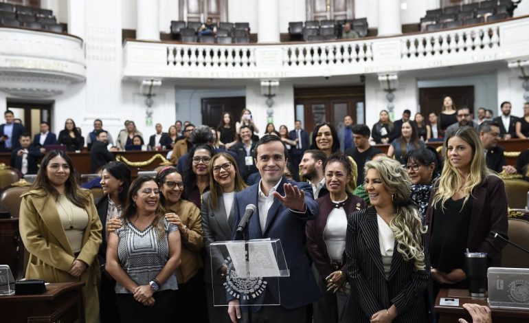 El ausente director del Canal del Congreso