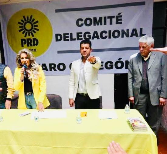 Nora Arias le toma protesta el ex concejal Óscar Romero como presidente del PRD en Álvaro Obregón.
