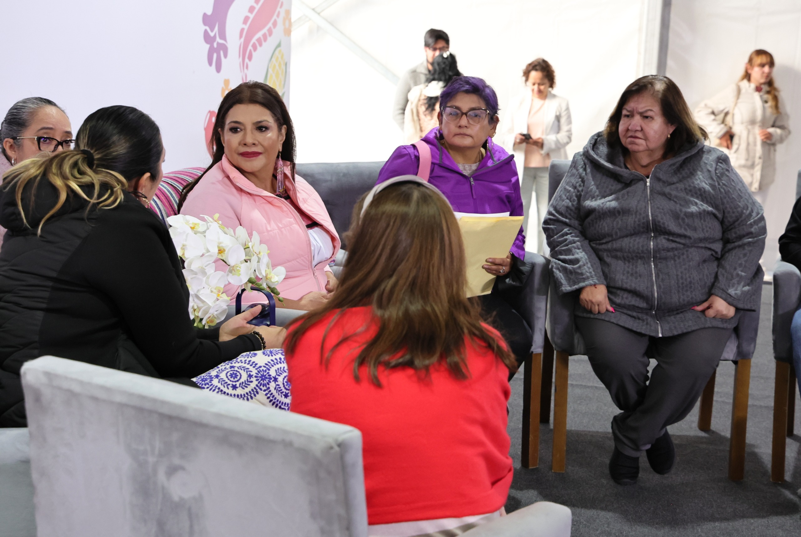 Atiende Brugada a casi 5 mil personas en el Zócalo