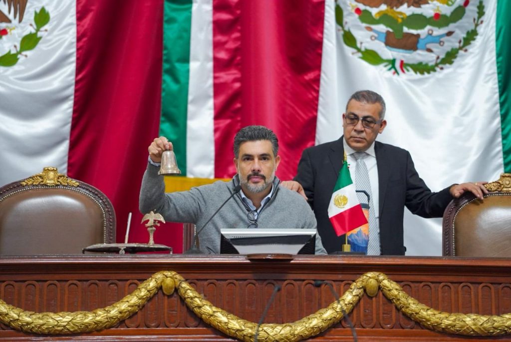 Si Morena quisiera ajustar cuentas con el PVEM, el marco legal del Congreso de la Ciudad de México les permitiría tumbar al diputado Jesús Sesma de la Presidencia de la Mesa Directiva. FOTO: Especial