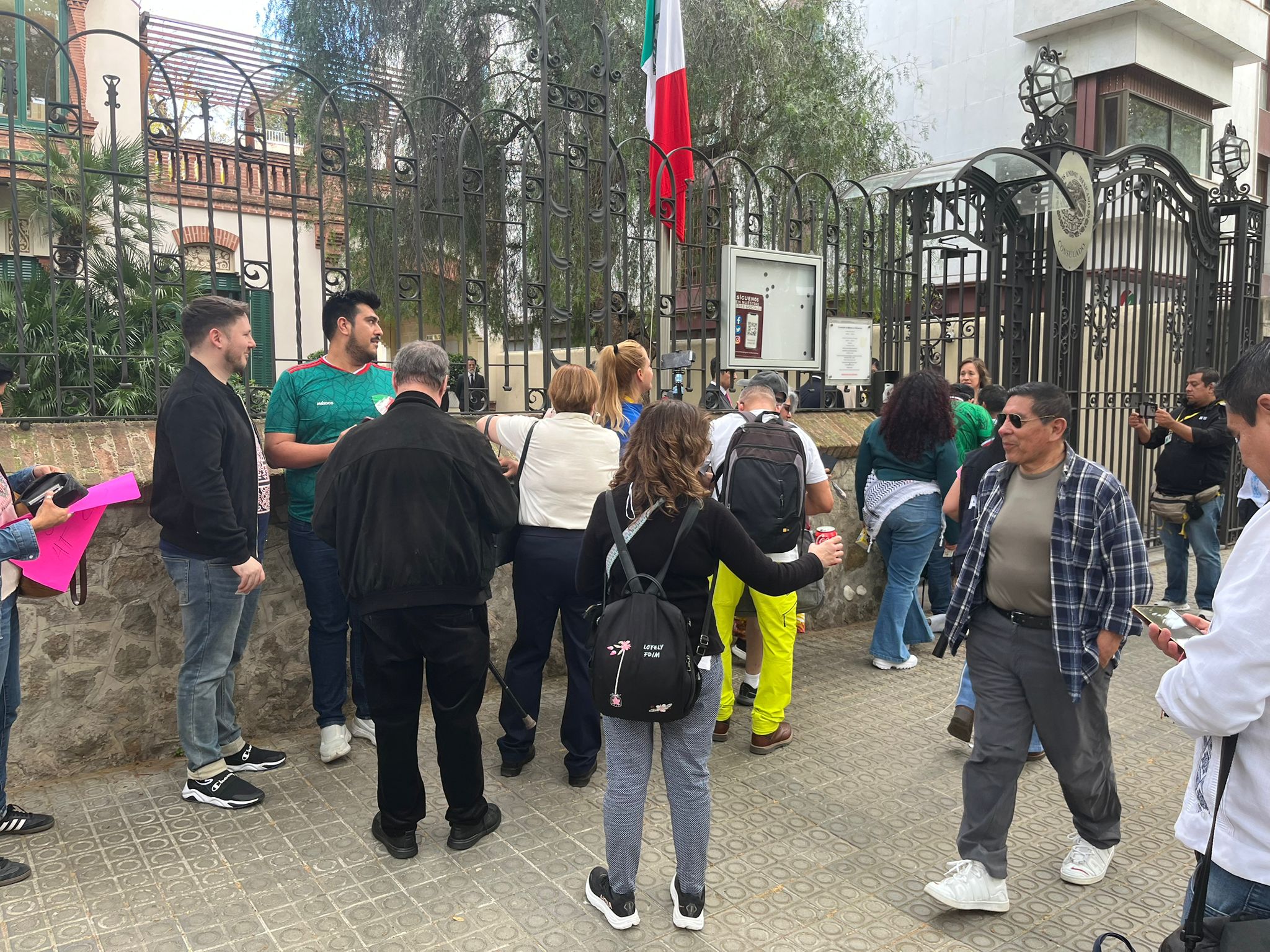 Sheinbaum se reúne con selecto grupo de mexicanos en Barcelona