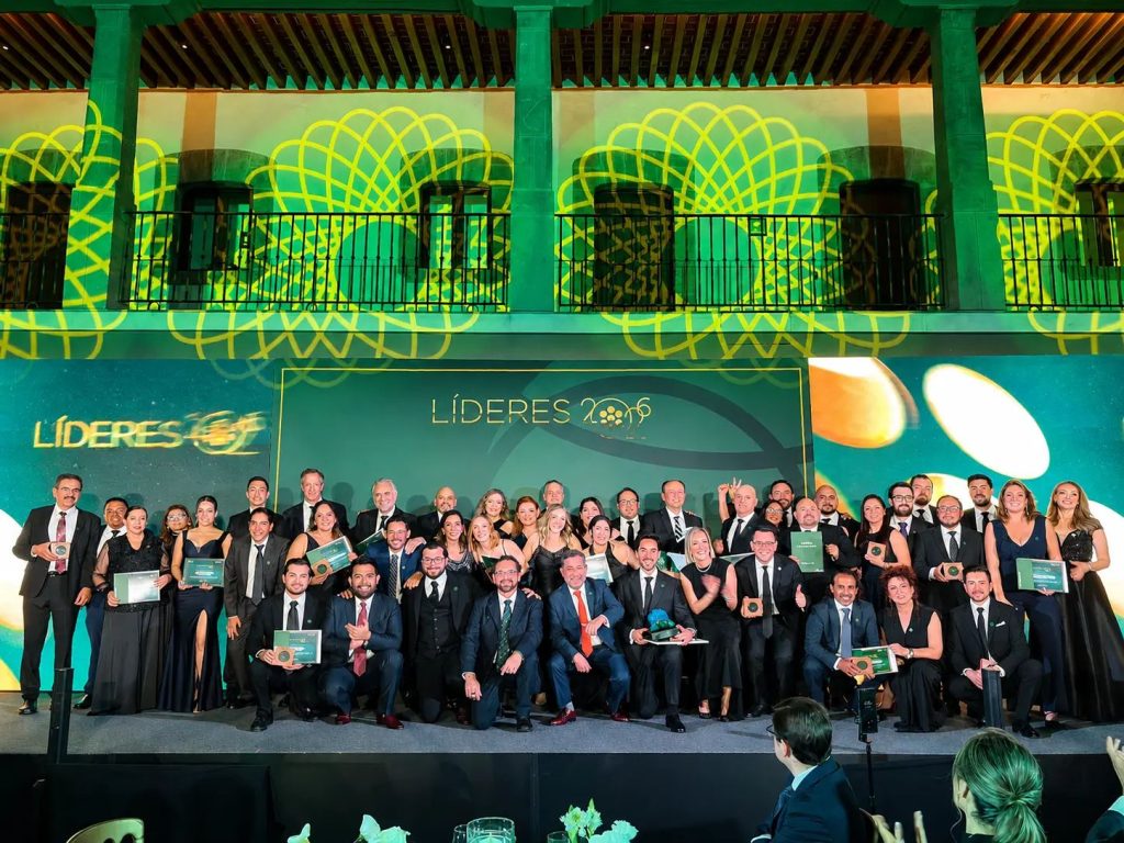 SOC no sólo resistió sino que creció en uno de los años más desafiantes de la banca comercial, y por ello es que reconoció a los 37 brokers que hicieron posible ese resultado con la mayor colocación crediticia de su red. FOTO: Especial