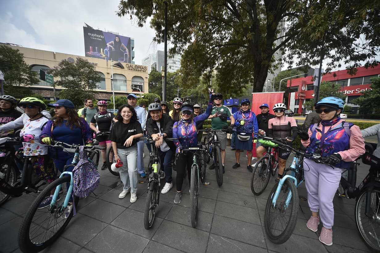 La caravana ciclista de diputados por la seguridad vial