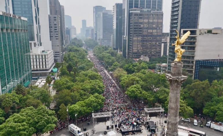 Realizan en la CDMX la ‘ola’ más grande del mundo