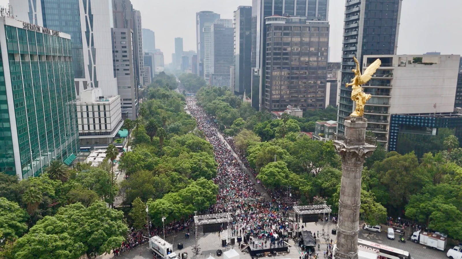 Realizan en la CDMX la ‘ola’ más grande del mundo